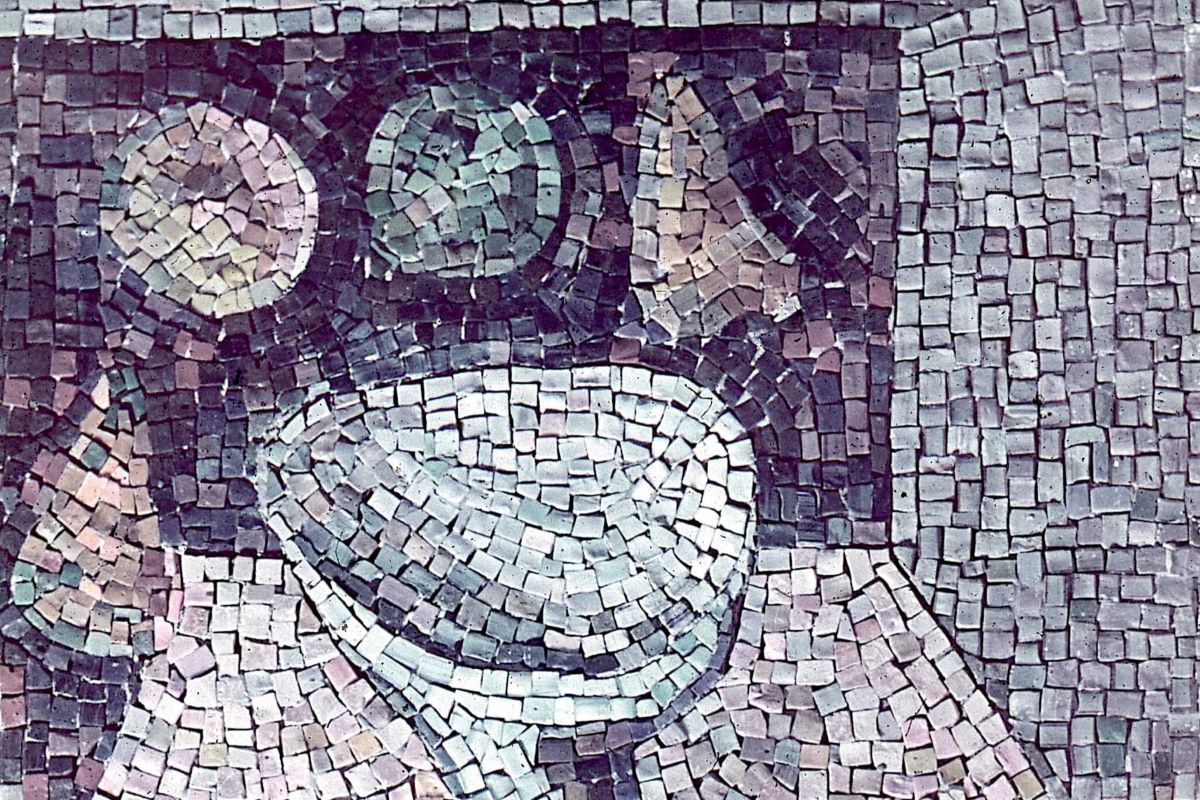 Dettaglio di un mosaico di Enrico Galassi.