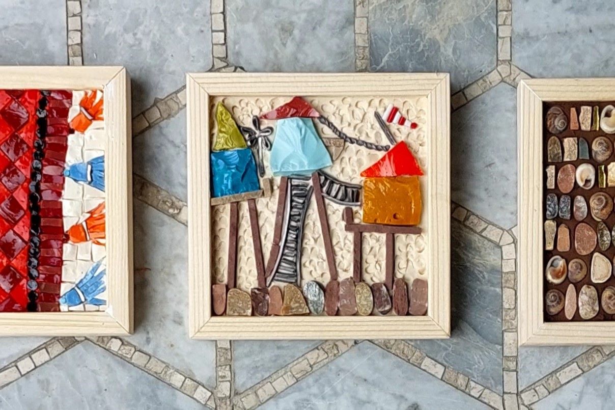 Immagine di tre quadri mosaicati di Dimensione Mosaico