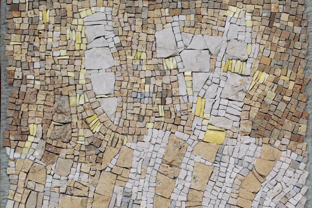 Dettaglio di un mosaico astratto di Giovanna Galli