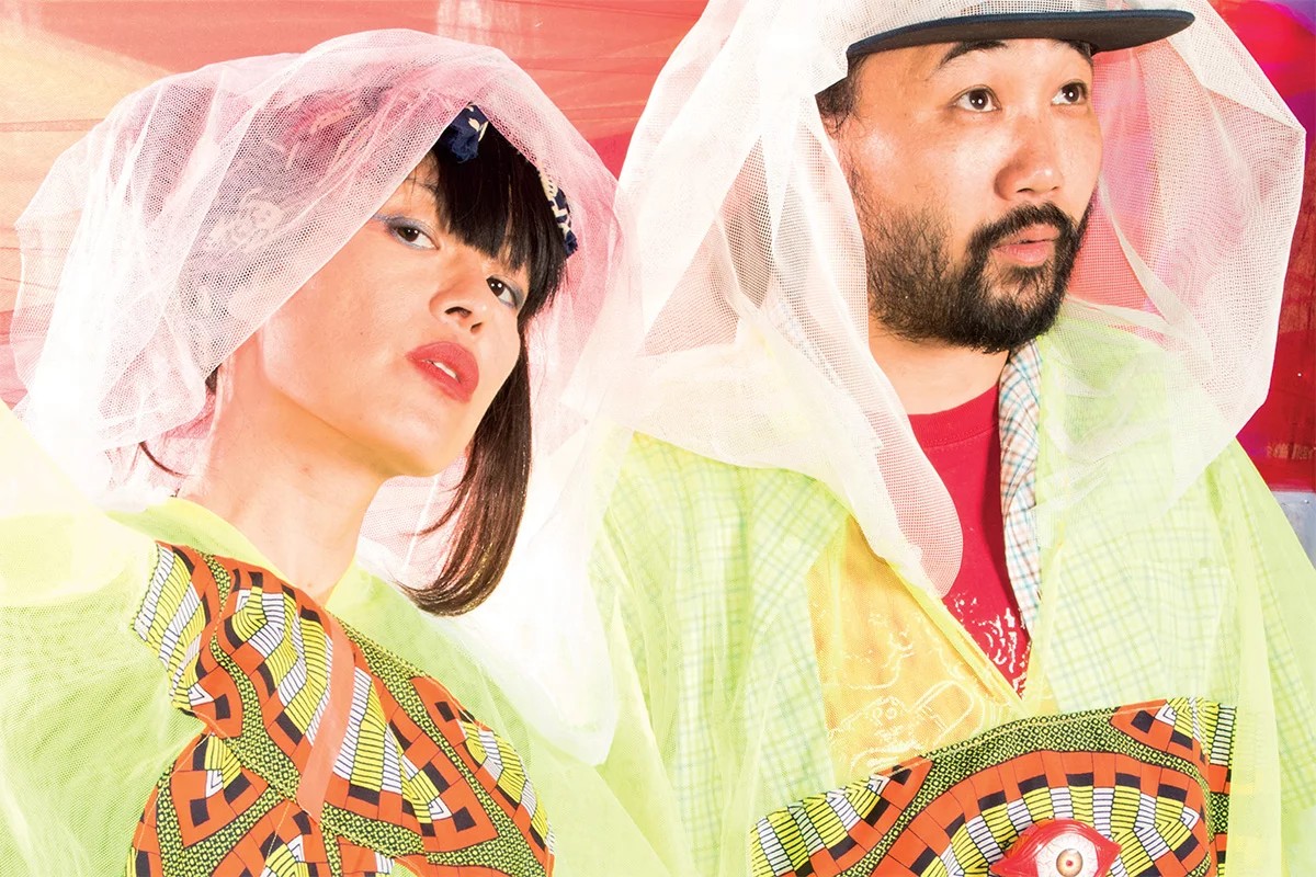 Foto del duo nipponico WakWak Kingdom.