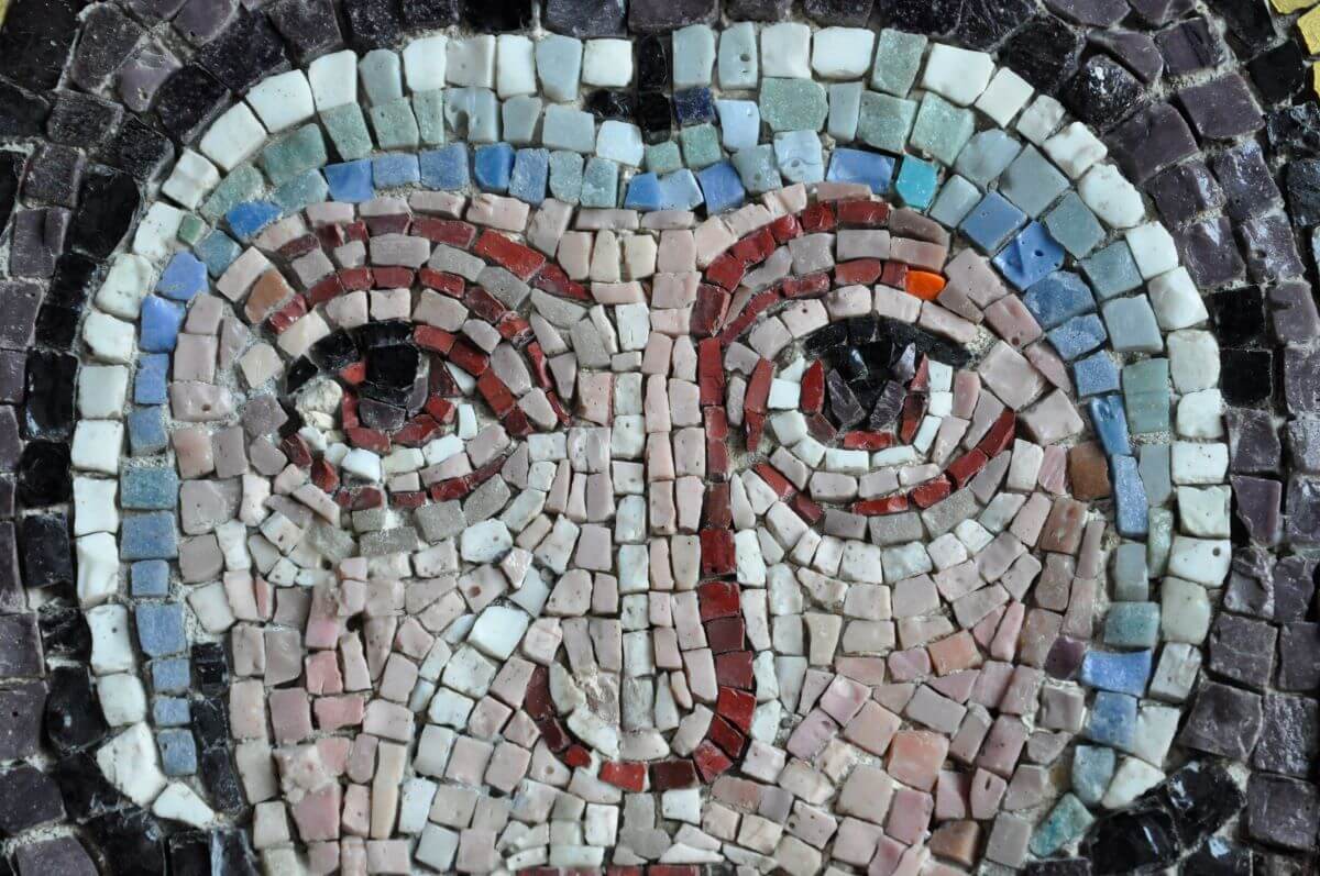 Foto del dettaglio degli occhi della Vergine in trono di Sant'Apollinare Nuovo